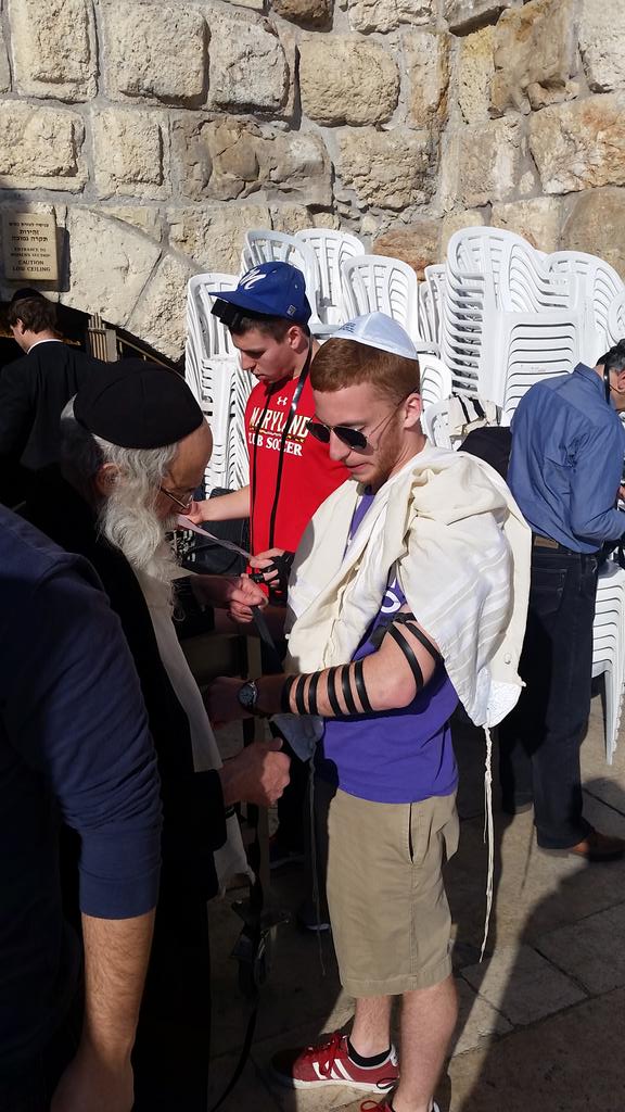 IsraelOutdoors's tweet photo. #Shabbatshalom from #IsraelOutdoors #Bus265 in Jerusalem earlier this week on #Taglit. Pic via @UVMHillel. http://t.co/uVJ0VOwMO9