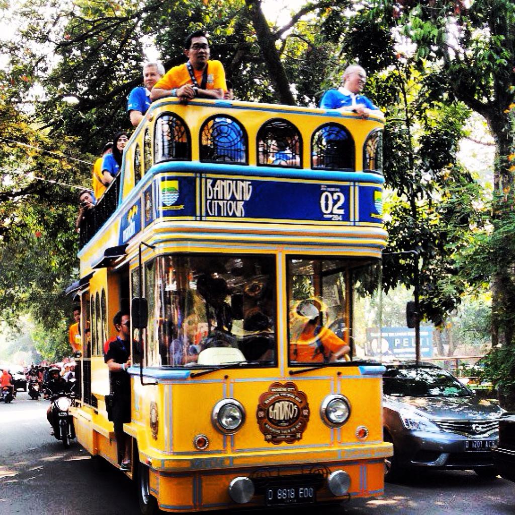 #bewara, untuk pelayanan lebih baik, booth tiket bandros mulai besok akan pindah ke Alun-alun. <a href="/infobdg/">BANDUNG ᮘᮔ᮪ᮓᮥᮀ</a> <a href="/BusBandros/">Bandung Tour On Bus</a>