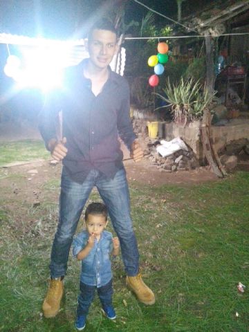 edwinbiofa26's tweet photo. ☺ pocos pero locos http://t.co/WhJfzdtPMI