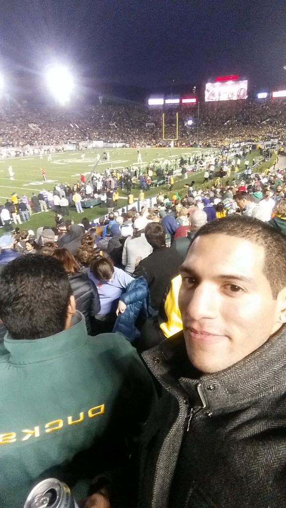 TonyMartinezXXX's tweet photo. Had a great time at the @RoseBowlStadium for the #OregonvsFloridaState http://t.co/WtrB0XB4Bn