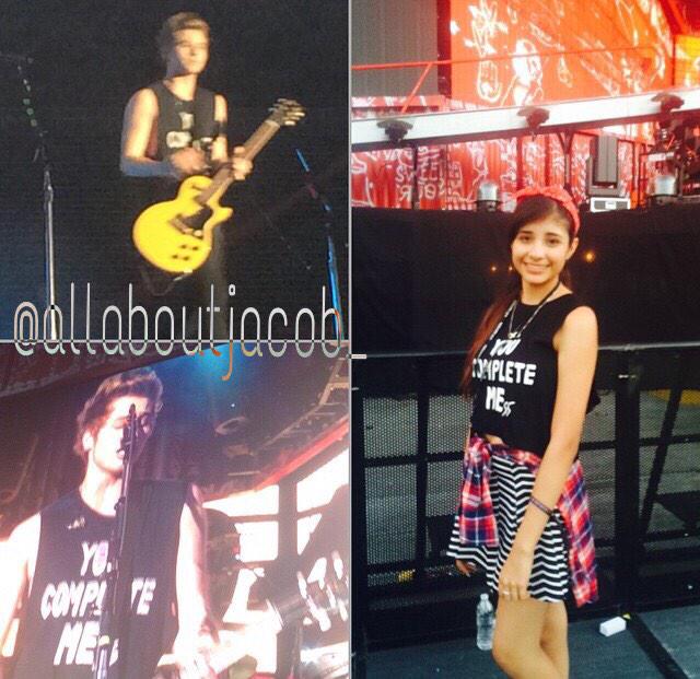 allaboutangie_'s tweet image. Hi sunshine! We wore the same shirt at WWA 09/19. If this gets 200+ rts could you please follow me? Ily @Luke5SOS 🐧❤️