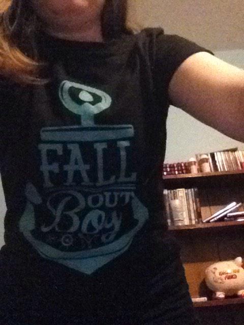 ihavenoideakk24's tweet photo. My songs know what you did in the dark. #fallouboy http://t.co/waqE3sVeUf