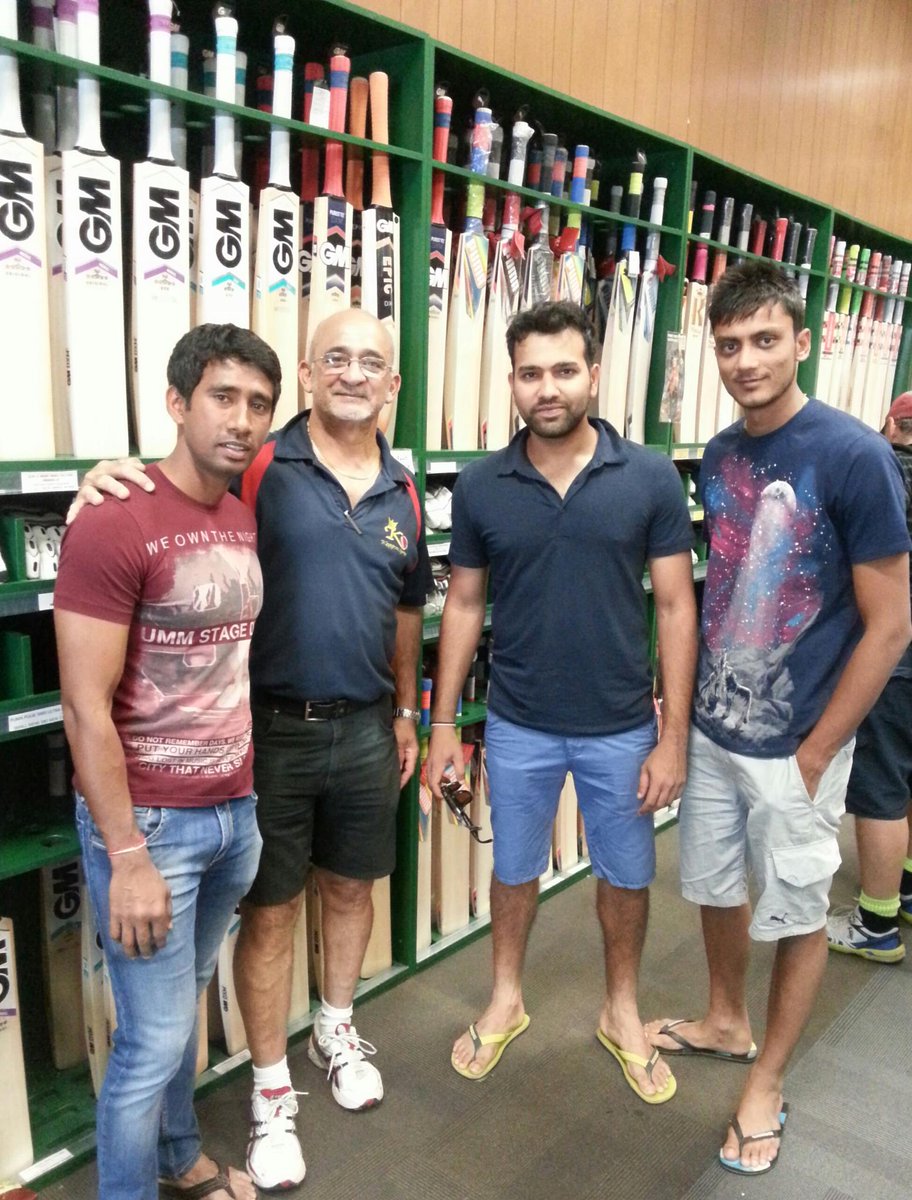 KingsgroveSport's tweet image. Look who popped in today @KingsgroveSport... #JoeBurns #RohitSharma #AkshayPatel &amp;amp; #WriddhimanSaha