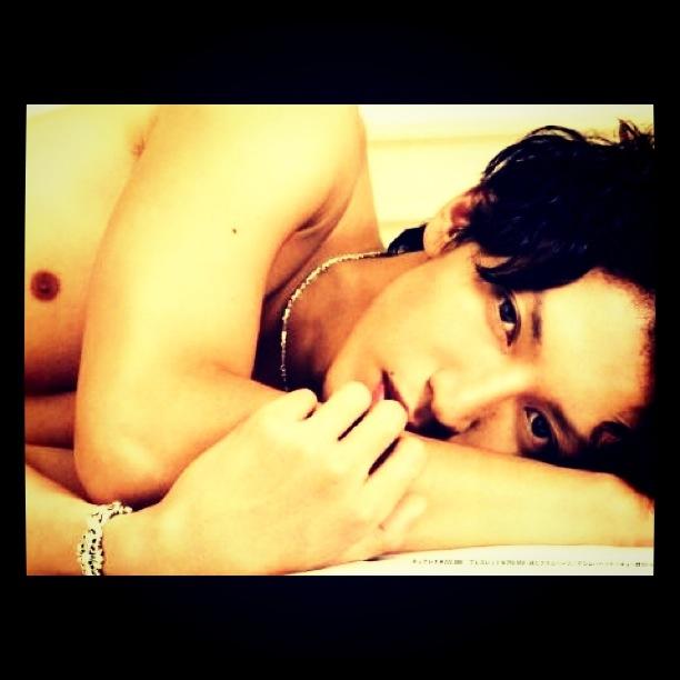 tar_nr's tweet photo. 寂しくなったら、いつでもおいで。

“…シテ？”

耳元で囁いたら、ご褒美やな。（妖笑）

緑也/一般拒否/左寄りリバ/遊び人

女也、大歓迎やで。

“近付いてよ　射程距離まで” http://t.co/hrlcTT2S4G