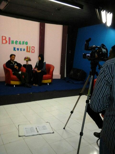 SMEAMUTV_SMK5's tweet photo. Taping bius with siswa siswi @MALVOCS_SMEAMU http://t.co/Sv20NwlOOH