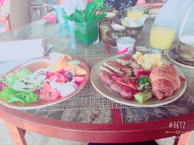 2015年になりましたʕ&bull;̫͡&bull;ʔ♬✧ あけましておめでとうございます、 今日は、ちょとあったかいかな。 新年初の朝ごはんは、ハレクラニに 行きましたあʕ&bull;̫͡&bull;ʔ♬✧すてきー♡♡ 朝のはわいすきー٩꒰&nbsp;&acute;ᆺ`꒱۶٩꒰&nbsp;&acute;ᆺ`꒱۶