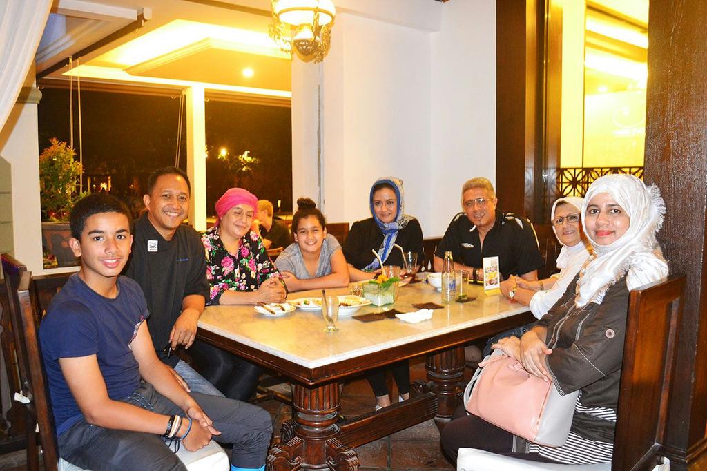 Chef_DeganSS's tweet photo. @Afaf_JuniorMCI thank you for visting us @cafedeganbali yesterday. Was great catching up with u and family... http://t.co/pYI5x7GMuo