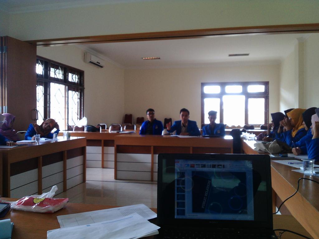 [RapatKerja] Tim Beasiswa 2015, semoga konsep yg dibawa bisa bikin FE UII lebih baik.