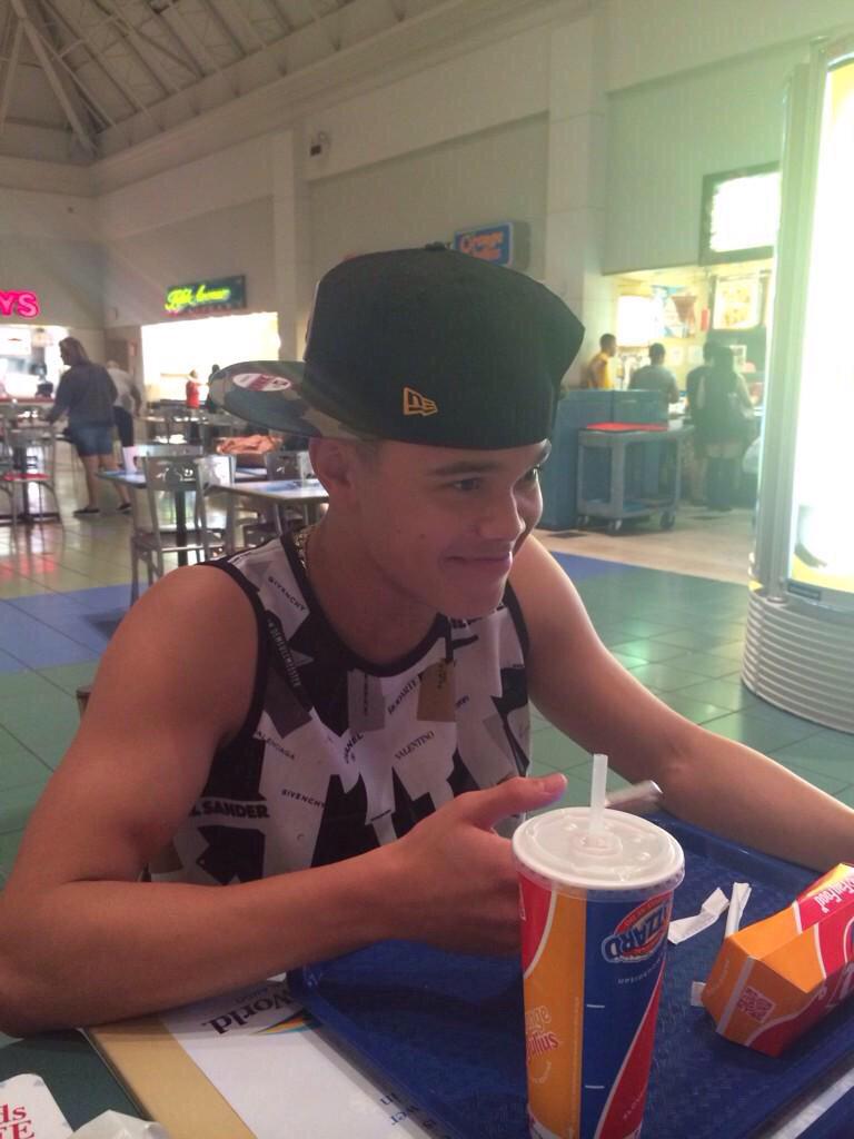 It\s 12 o\clock here ! Happy 17th birthday Dana Vaughns    