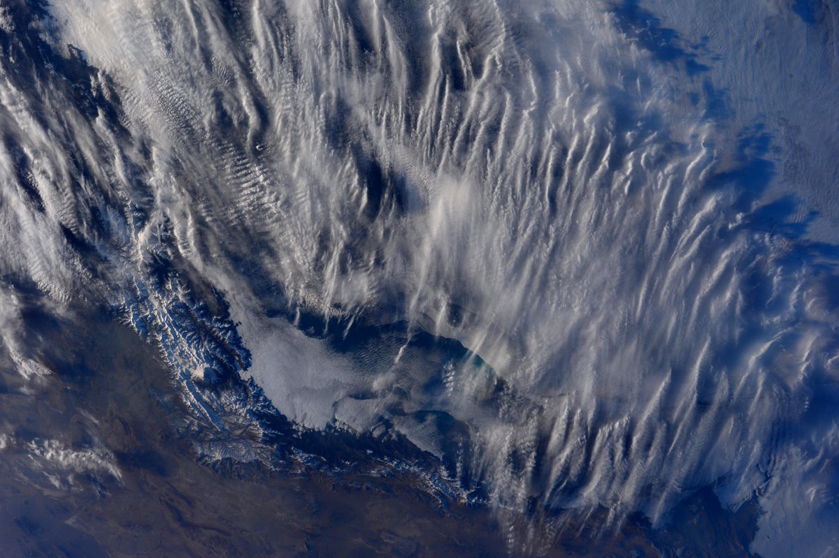 AstroSamantha's tweet image. Altre foto da più vicino! #HelpRequired