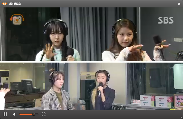mamamoosolar's tweet photo. "mamamoodaily: Piano Man at SBS Youngstreet Screenshots #Mamamoo #마마무 http://t.co/1QK0dbYUGY"