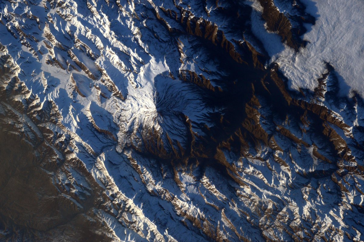 AstroSamantha's tweet image. Closer pictures! #HelpRequired