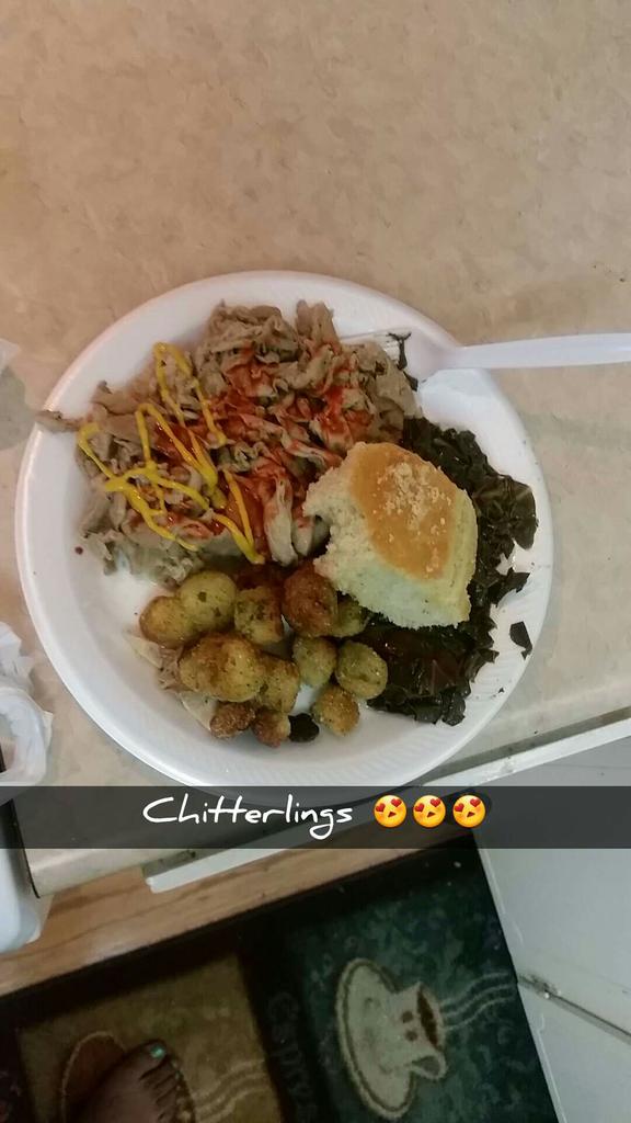 __COLDHEARTEDDD's tweet image. Bos I DONOT PLAY!!!! #Chitterlings #Cornbread #Greens #okra 😍😍
