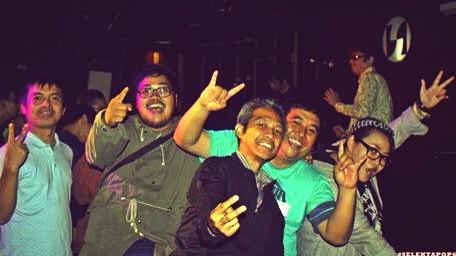 kopisenjahari's tweet photo. #SelectaPop 2014 @yugozkuncoroz13 @SuardhitaNyoman @RimankSmiths @fietrArteif @Arafuno @riza_levi.
LET'S DO IT AGAIN! http://t.co/CwS5HGYqvq