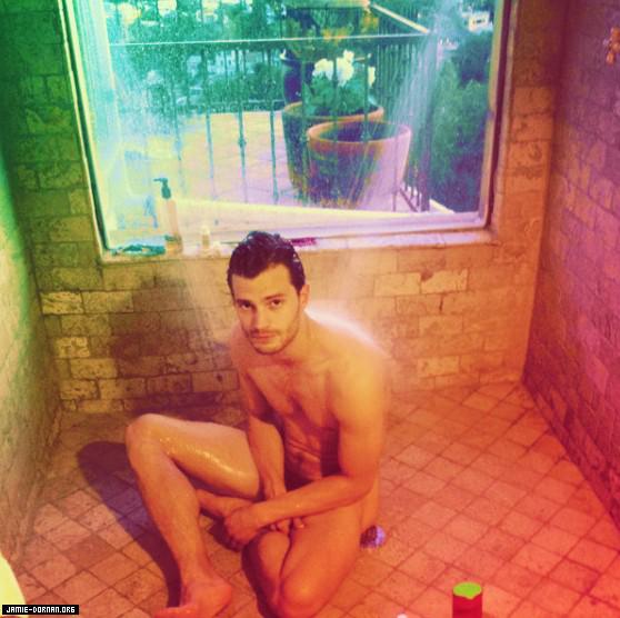 SnarckyBrit's tweet photo. Sits naked in the shower!!!

LIKE A BOSS! http://t.co/HCGpaK9x3C
