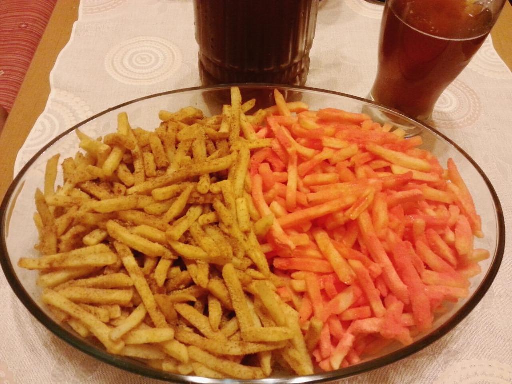 23rondizon's tweet photo. Snack for today with somefriends :) #ronnel #house :)☆☆☆ @grimmjom @semfoundglory http://t.co/ZBOeD13UNK