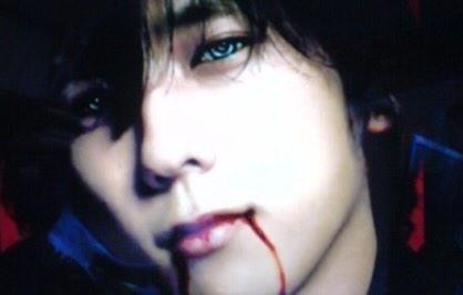 niji__kn's tweet photo. +

『血…くれない？』

『  でも、血吸われたら…
          俺の虜になっちゃうけど、くふ  』

満月の夜…。

君の首筋。

+

#RTしたnrさんで気になった人お迎え http://t.co/EKaq5Ajrvw