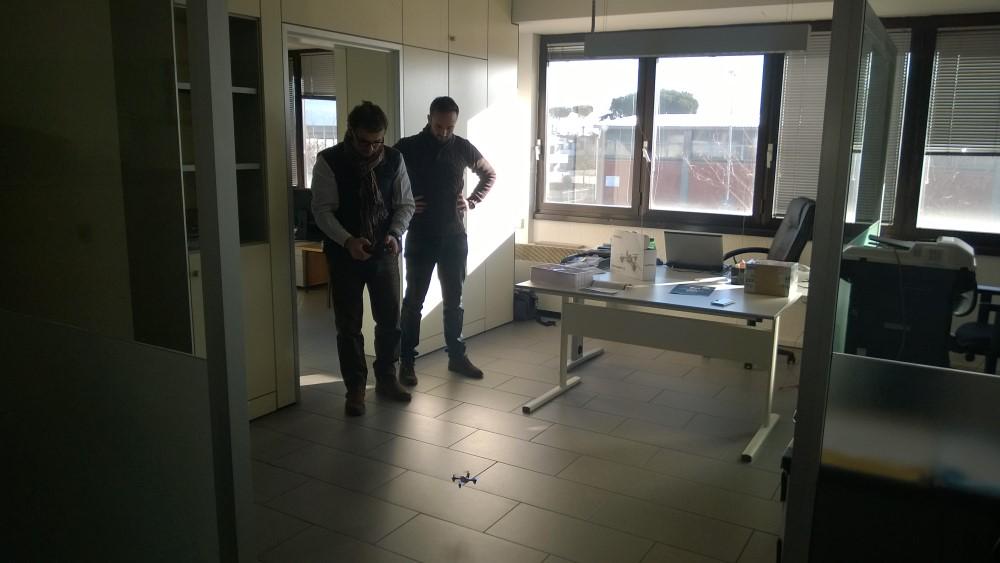 pietro1861's tweet photo. In @vivido il #2015 è già decollato: cosa avranno in mente @lderiu86 e @cmenzani? #vividolifestyle #drone #zeroserver http://t.co/igRF180k6i