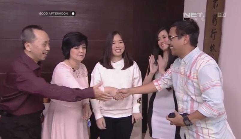 mdtvindonesia's tweet image. Serah terima rumah senilai 4 M bu Evy pemenang kuis super grand prize #NETMiliuner