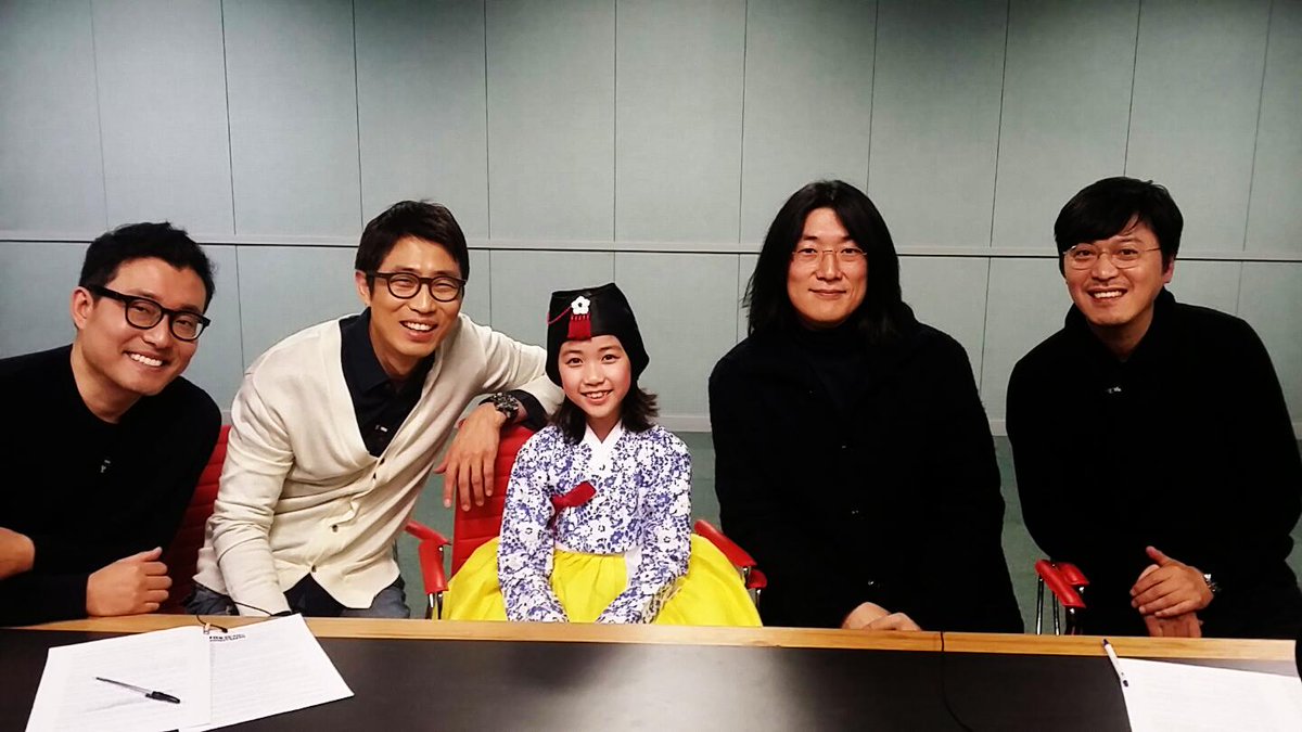 sbsmovieworld's tweet photo. '영화는 수다다' 사상 최연소 손님, 제작진을 놀라게 한 무한 깜찍함의 소유자!<개를 훔치는 완벽한 방법>주연 이레 양, 김성호 감독님과 함께한 깜찍♥발랄한 수다!내일 토요일 오전 10시 55분 본방사수 필수! http://t.co/vSpbxsKSZw