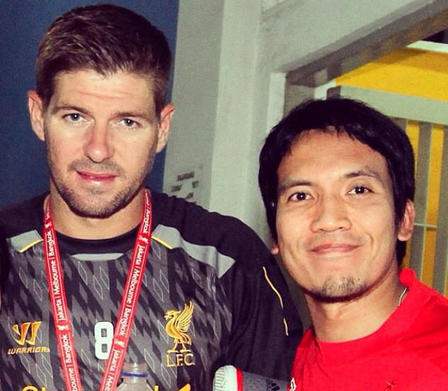 desta80s's tweet photo. Our Captain Fantastic.. A true legend &amp; one who will be missed.. :( #LFCIcon @LFC http://t.co/3EUQNmK5ol
