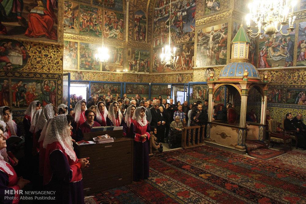 MeetIran's tweet photo. New Year mass at Vank Cathedral in #Isfahan. #Iran has over 117 K #Christians, most of whom are Orthodox Armenians. http://t.co/SWrPnT9WAd