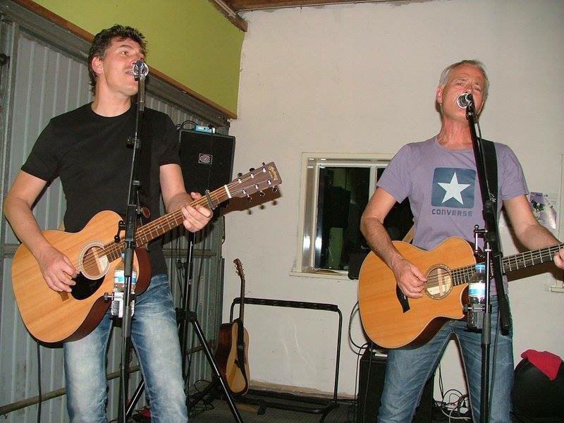 Nog een paar uurtjes, dan swingend het nieuwe jaar vieren met <a href="/RobinenDick/">Robin en Dick</a>! 22:30, be there!