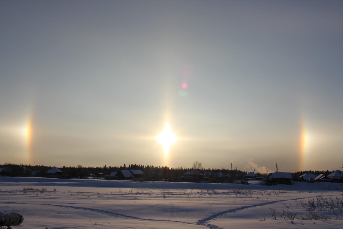 Галло эффект солнца. Гало радуга вокруг солнца. Эффект гало три солнца. Эффект гало екатеринбург. Паргелий ложное солнце.