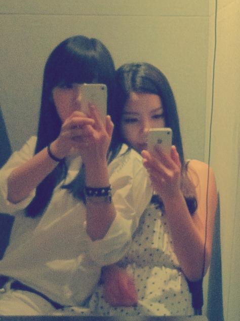 mamamoodaily's tweet photo. [PHOTO] 150103 #MoonByul Daily Memo (#문별 매일한줄메모) with Solar (#솔라) via fancafe (http://t.co/z1Io6JW66W) #Mamamoo #마마무 http://t.co/vsJcG8Tykq