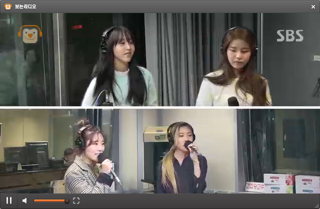 mamamoosolar's tweet photo. "mamamoodaily: #Mamamoo (#마마무) screenshots of A Real Lady (Swings Cover) performance on SBS K.Will's Youngstreet http://t.co/w8MCcZoO6B"