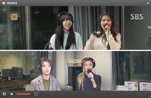 mamamoosolar's tweet photo. "mamamoodaily: #Mamamoo (#마마무) screenshots of A Real Lady (Swings Cover) performance on SBS K.Will's Youngstreet http://t.co/w8MCcZoO6B"