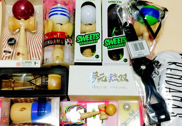 フレメン 新宿小田急ハルク地下のけん玉福袋ですが店舗では余裕があるそうで 中身を確認した上に同タイプは入れ替えさせてくれました 店員のお姉さんありがとう 夕方まだ沢山ありました Kendama 夢元無双 Gloken Http T Co Puokeysdjx