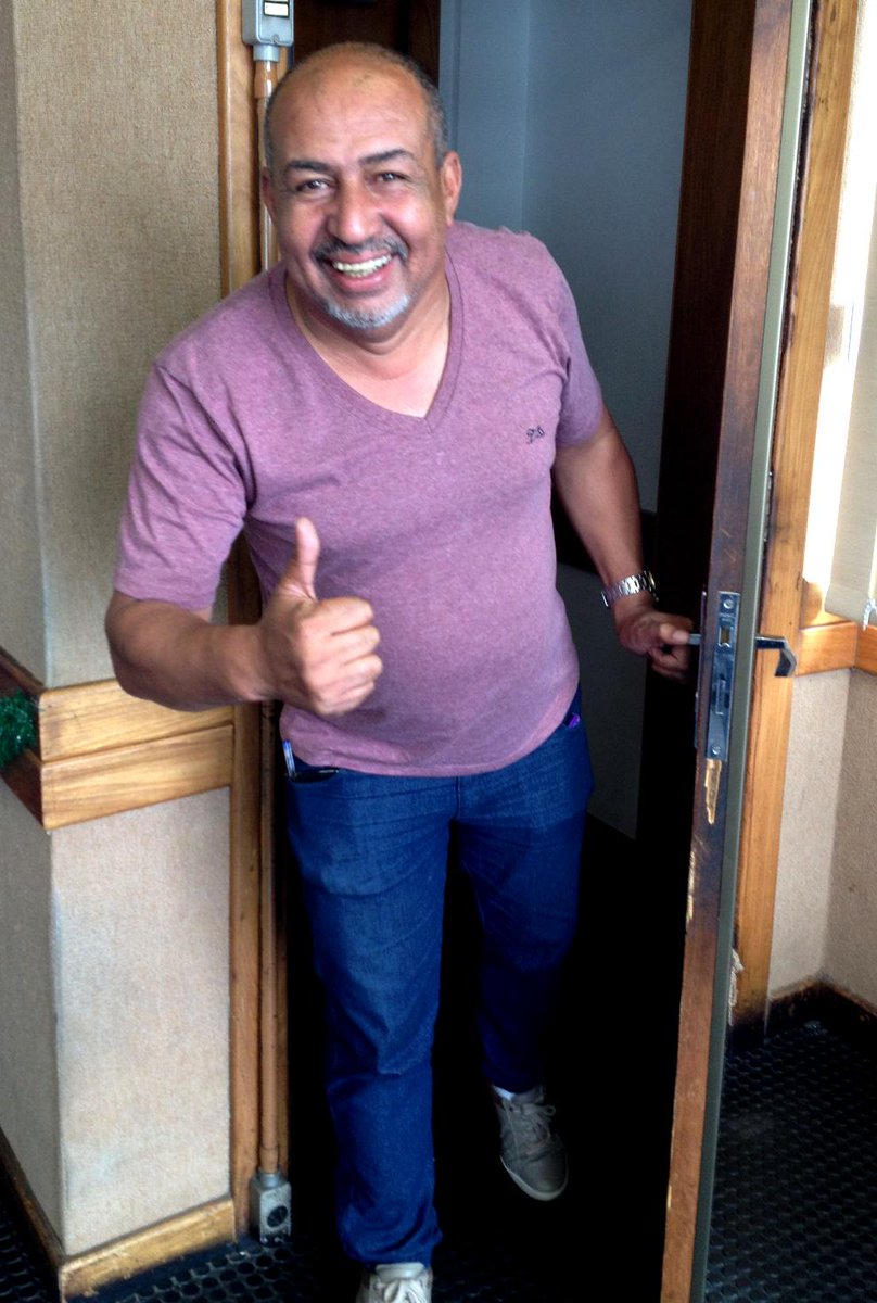 92radiofm's tweet photo. Olá, gente!!! O Zezé está chegando para animar o domingo dos nossos queridos ouvintes. #ProgramaDeDomingo http://t.co/i4gYtJgNE3