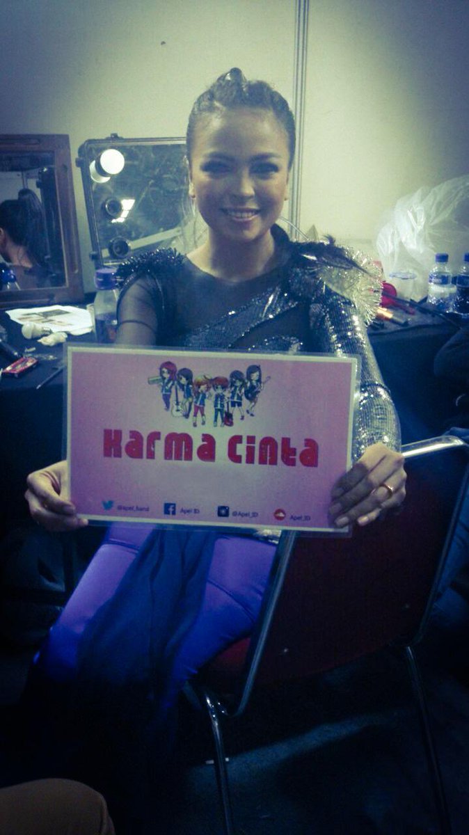 Apel_Band's tweet photo. Kakak @tantrikotak big thanks ya u/ supportnya buat Apel band, 2015 we rocking the stage yeah http://t.co/lJj6vtUpBT http://t.co/4SsGBL4hHg
