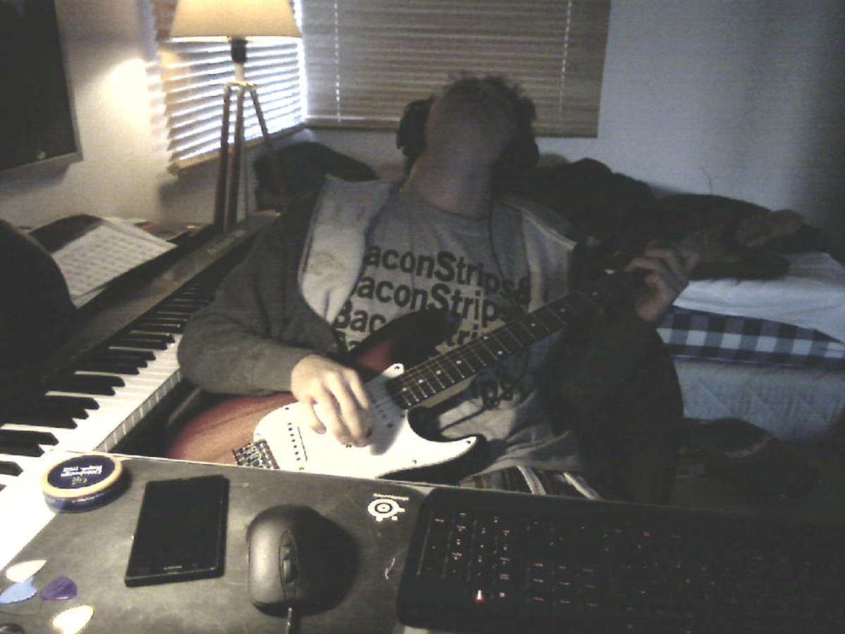aCeruleanState's tweet photo. How an ambient producer celebrates his birthday.
Happy birthday to me. http://t.co/byCrW7ppJm