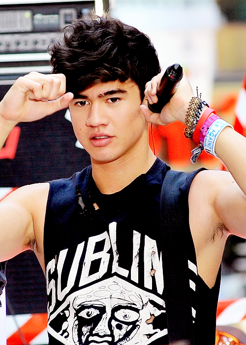 5SOSUpdatesFR's tweet photo. RT for a dm to @Calum5SOS (must be following) http://t.co/GPQmTHzijx