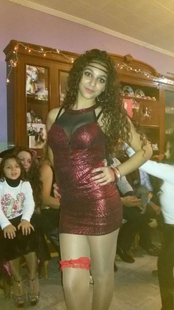 aroacortess's tweet photo. yo en año nuevo !! http://t.co/F65ZvwQXCB