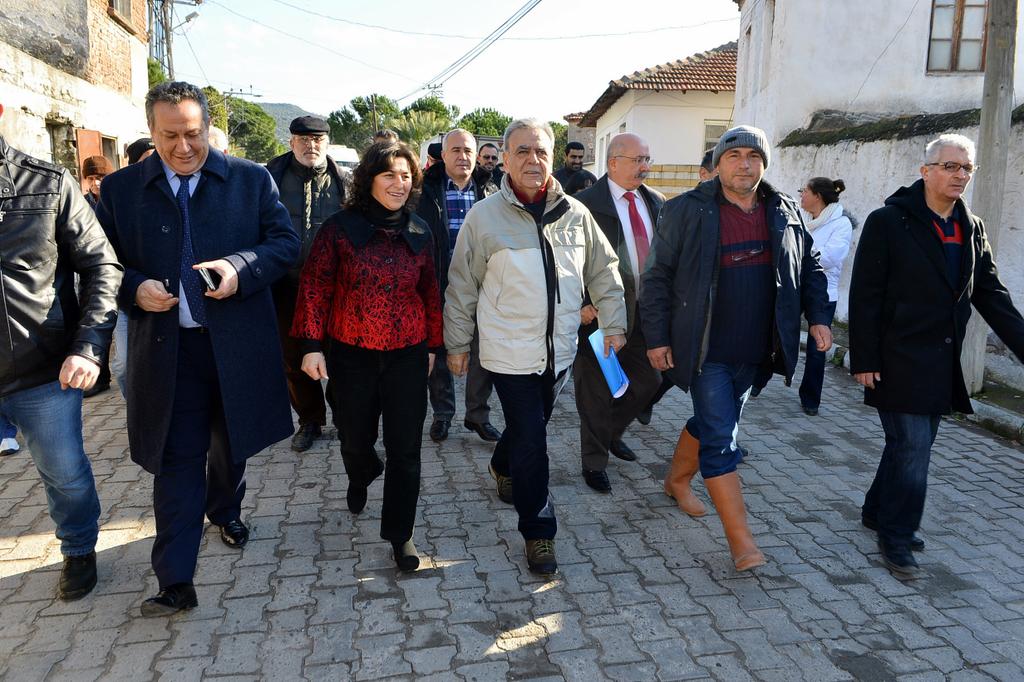 bskazizkocaoglu's tweet photo. 2015'in ilk ziyaretini Dikili'ye yaptık. Yarın Kınık, Pazar günü de Bergama'dayız. Kandiliniz kutlu olsun. http://t.co/NzHukvXDBo