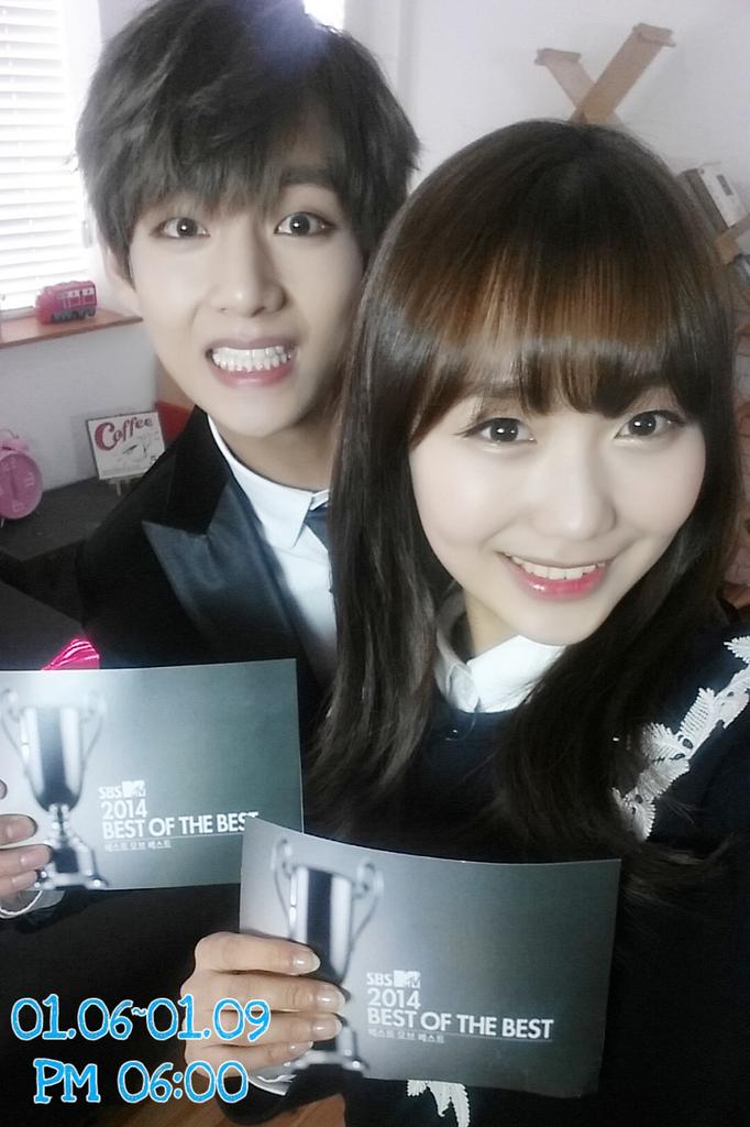 [Picture] V with Sujeong 