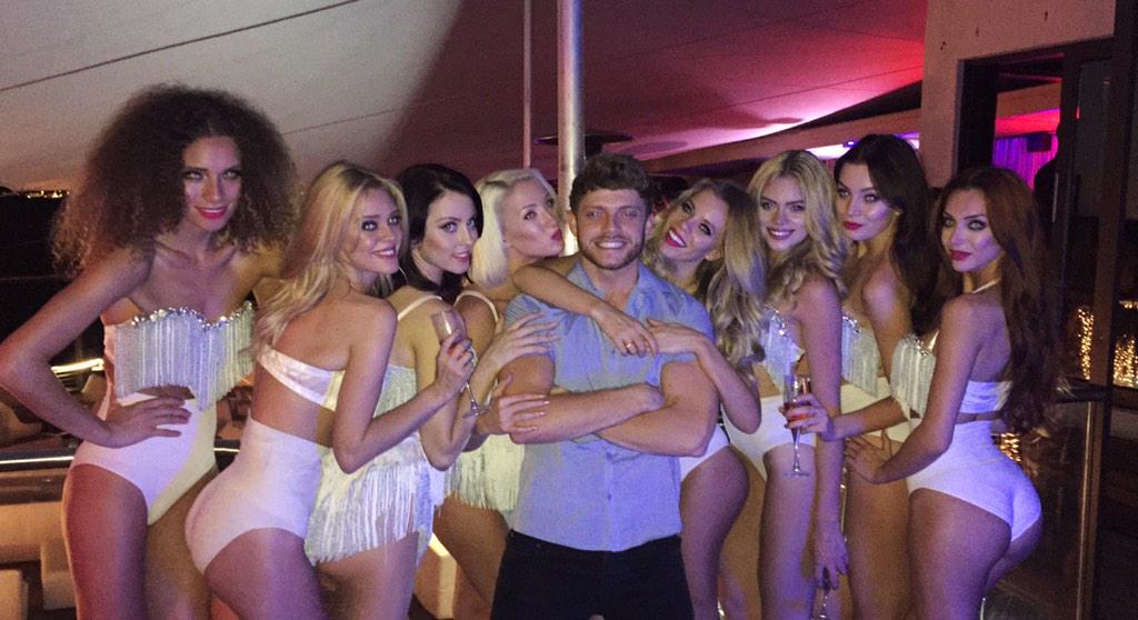 liamlunniss's tweet photo. This is my job tho 💪 #girlyshow #SHIMMY http://t.co/O9IDPBNUIC