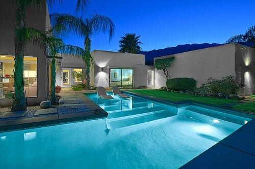 Ayyy. This back yard!