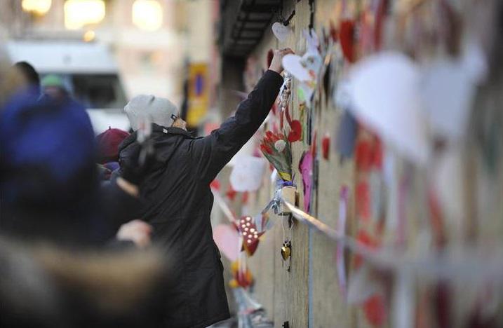 AJEnglish's tweet photo. Mosque in #Sweden "love bombed" after three attacks on Muslim places of worship in one week http://t.co/AOOLo8eMp5 http://t.co/RxZJgYmyVE
