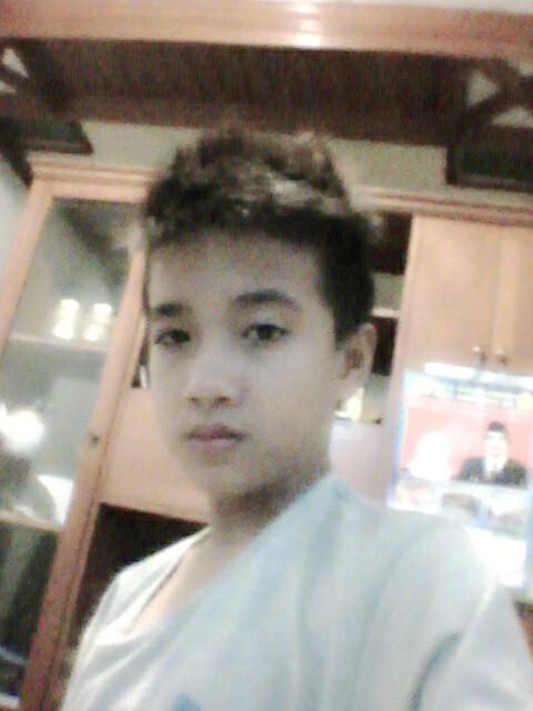 imrealpazon's tweet photo. Selfie http://t.co/IwDwpfVL3F