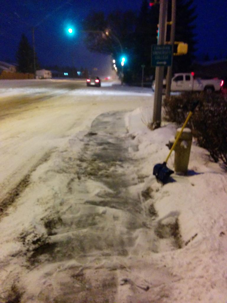 Blowing snow, but #cityowned sidewalk cleared @CityofLacombe  Please don't fine me #abweather #bylaw