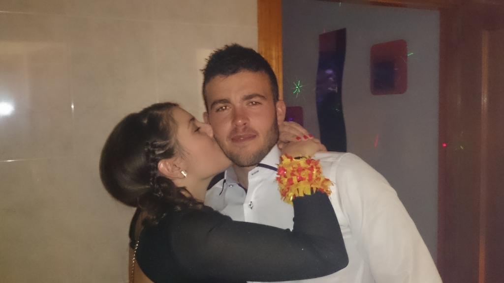 LydiaPernias's tweet photo. Pero mira que somos bonicos!! @Morillas69 http://t.co/9Xq8MWqpT7