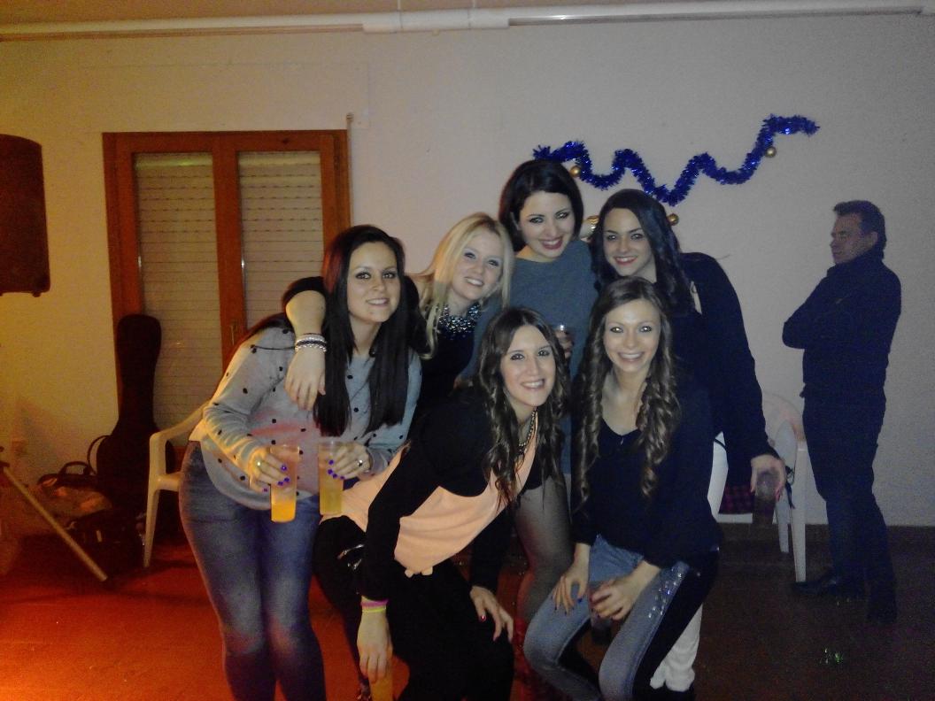 Raquelms__'s tweet photo. Nochevieja peñalvera! 👌🎉💃🎊🍹💎🎶🔝🔝 http://t.co/27w6DStZf2