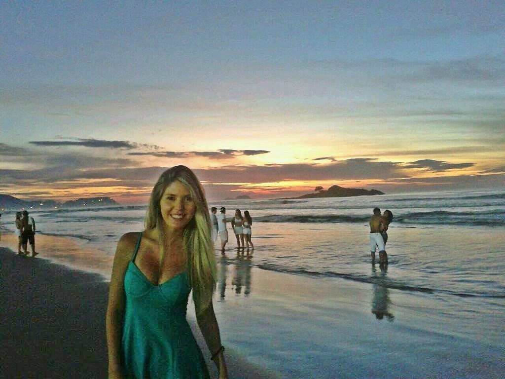 tainah_matos's tweet photo. primeiro nascer do sol do ano 👏 http://t.co/jlZZuVHwl1