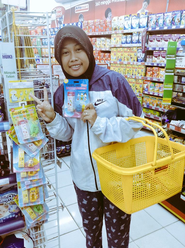 Enciaryani's tweet photo. #FreshEverywhere Desy Ariyani Alfamart Jl.Kenanga Cilegon Banten @FreshCareTeens http://t.co/FhBNThK2kZ