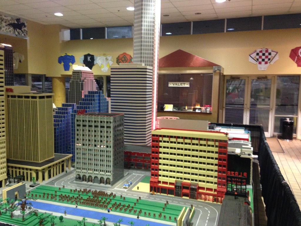 cockyblackguy's tweet image. Downtown #LegoEdition