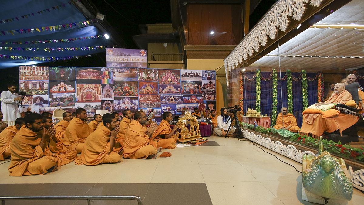 BAPS's tweet photo. HH Pramukh Swami Maharaj's Vicharan: 01 January 2015, Sarangpur, India http://t.co/XcEMDjAily http://t.co/TiZG1Hs5wn